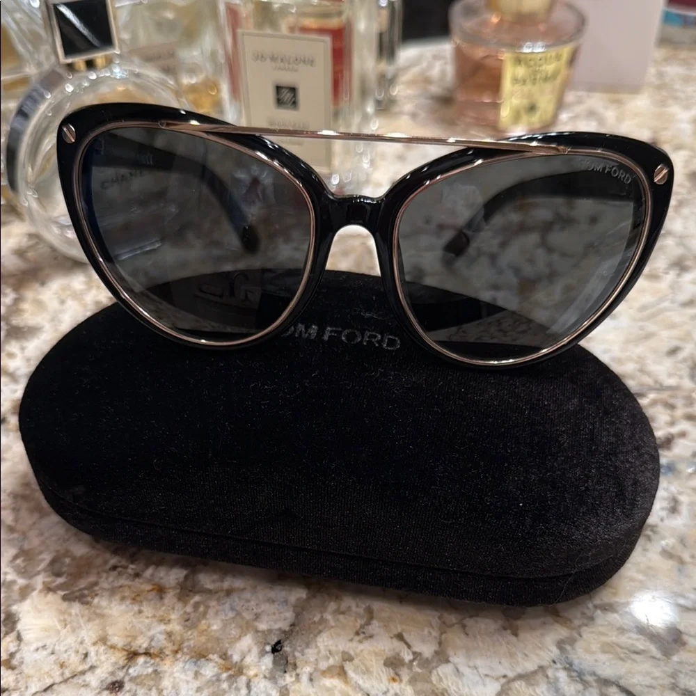 Tom Ford Black Cat-Eye Edita Sunglasses Sleek Design with case